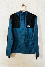 The North Face Parachute Hooded Jacket (999)