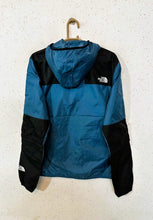 The North Face Parachute Hooded Jacket (999)