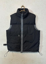 The North Face Reversal Sleeveless Puffer Jacket (598)