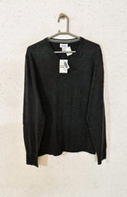 Old Navy V-neck Sweater (1631)